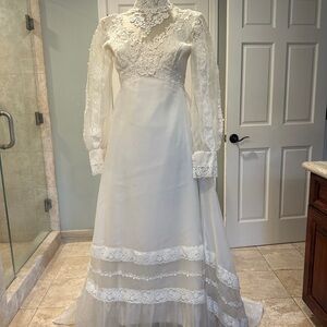 Vintage 1970s Gunne Sax Style Lace Wedding Dress size xs